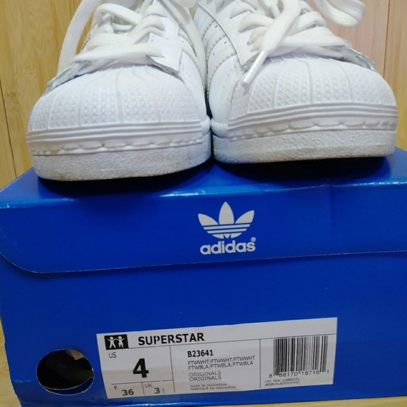 White shelltop Adidas - boy's size 4 - Picture 3 of 5